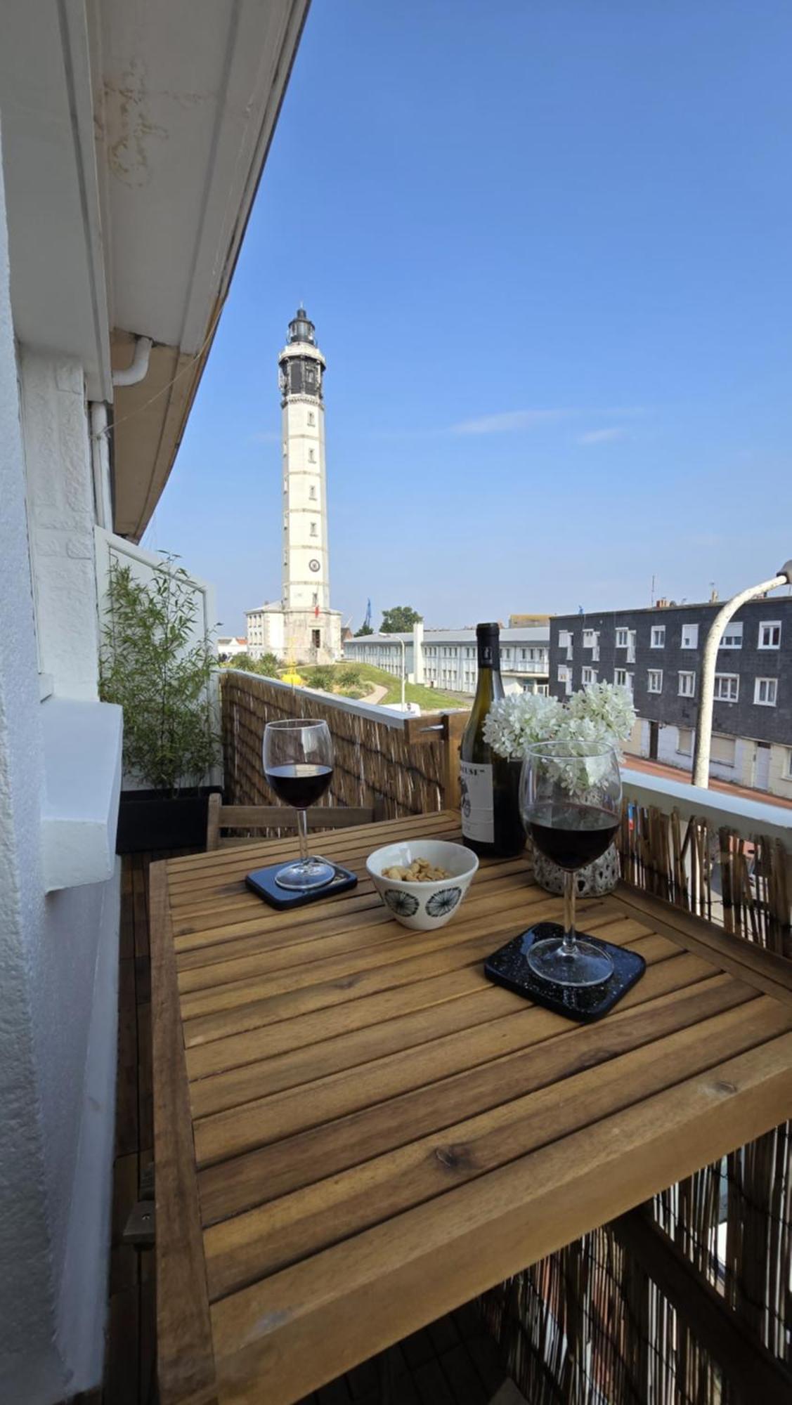 Thewatchtower Plage Dragon Ferry A Proximite Calais Exterior foto